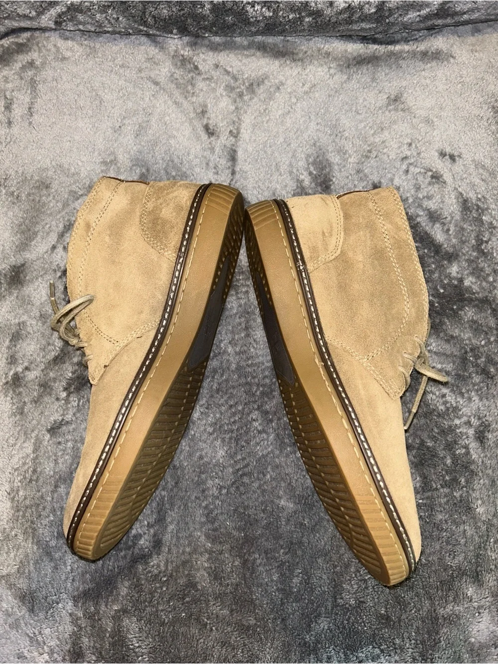 Johnston & Murphy Men's Wallace Suede Chukka Boots in Taupe size 8